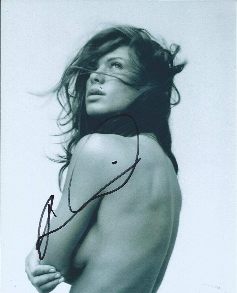 Rhona Mitra Signed Autographed 8x10 Photo Underworld Doomsday Naked Po – EntertainmentAutographs