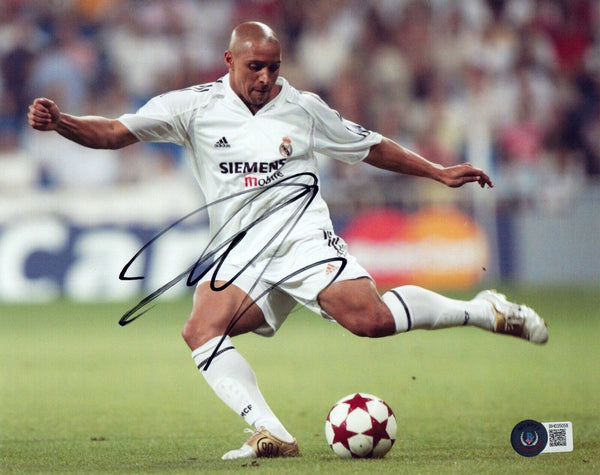 Roberto Carlos Signed 8x10 Photo BRAZIL Soccer Real Madrid Autograph Beckett COA