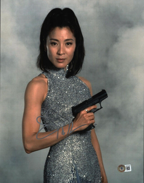 Michelle Yeoh Signed 11x14 Photo Tomorrow Never Dies James Bond Beckett COA