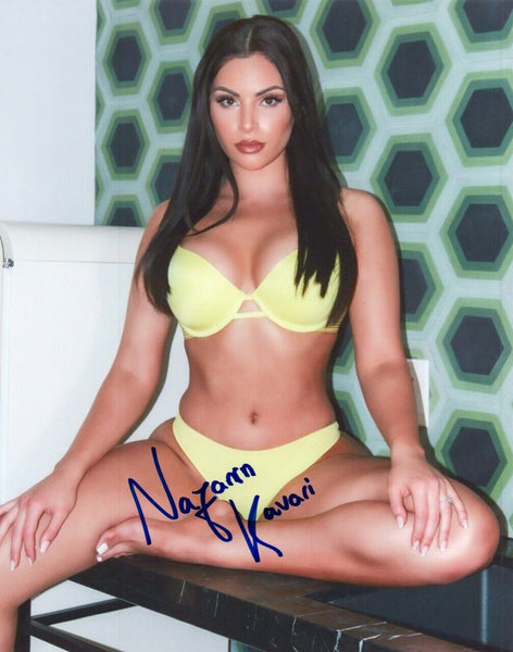 Nazanin Kavari Signed Autographed 8x10 Photo Sexy Model Beauty Vlogger COA