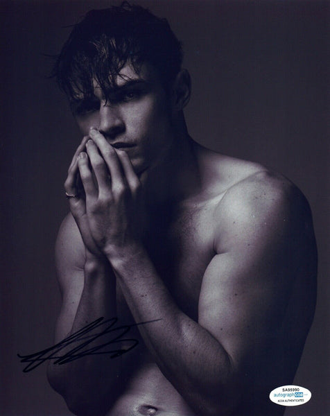 Thomas Doherty Signed Autographed 8x10 Photo Descendants Gossip Girl ACOA COA