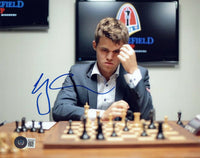 Magnus Carlsen Signed Autograph 8x10 Photo Chess Grandmaster Champ Beckett COA