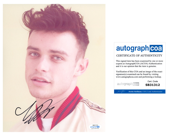 Thomas Doherty Signed Autographed 8x10 Photo Descendants Gossip Girl ACOA COA