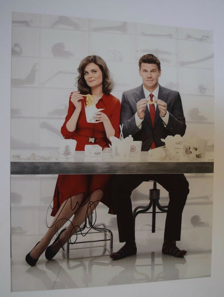 Emily Deschanel Signed Autographed 11x14 Photo BONES COA VD
