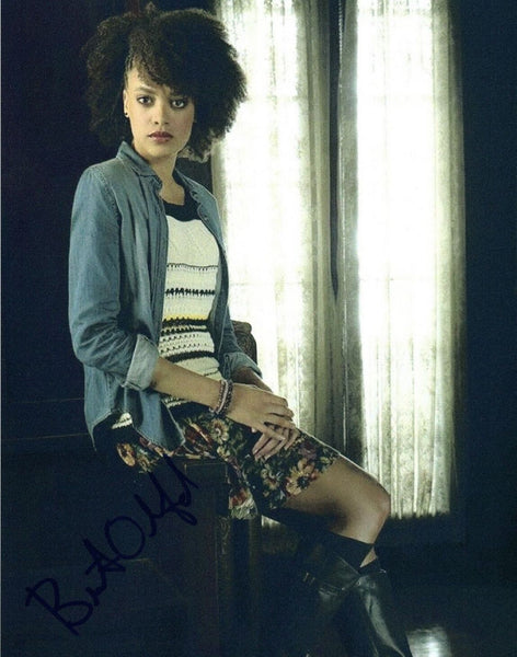 Britne Oldford Signed Autographed 8x10 Photo The Flash Hunters COA VD