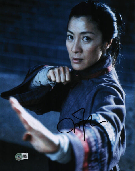 Michelle Yeoh Signed 11x14 Photo Crouching Tiger, Hidden Dragon Beckett COA