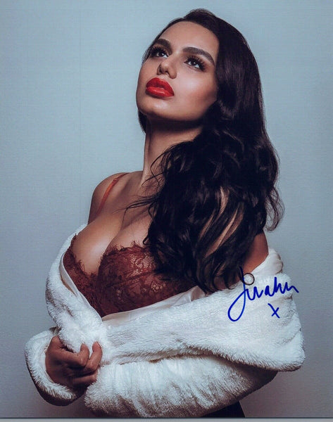 Juvahn Victoria Signed Autographed 8x10 Photo Model COA