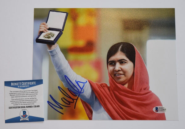 Malala Yousafzai Signed Autographed 8x10 Photo Nobel Peace Prize Beckett BAS COA