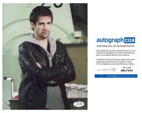 Matt Ryan Signed Autographed 8x10 Photo Legends of Tomorrow Constantine ACOA COA
