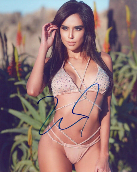 Leonela Ticcina Signed Autographed 8x10 Photo Model COA