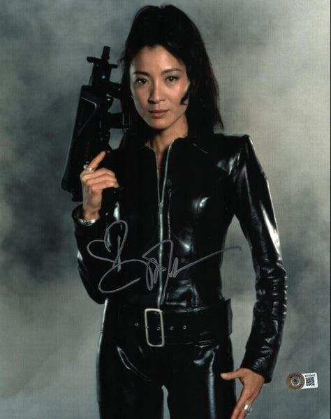 Michelle Yeoh Signed 11x14 Photo Tomorrow Never Dies James Bond Beckett COA