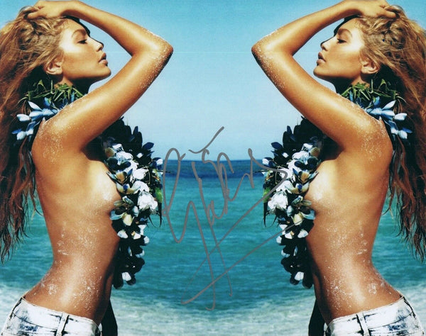 Gigi Hadid Signed Autographed 8x10 Photo Hot Sexy Model COA VD