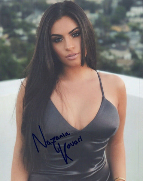 Nazanin Kavari Signed Autographed 8x10 Photo Sexy Model Beauty Vlogger COA