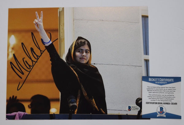 Malala Yousafzai Signed Autographed 8x10 Photo Nobel Peace Prize Beckett BAS COA