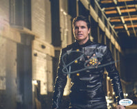 Robbie Amell Signed Autograph 8x10 Photo The Flash The Tomorrow People ACOA COA