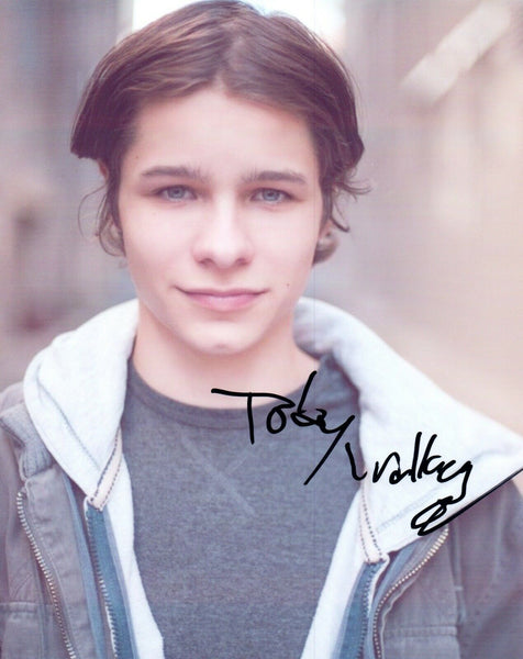 Toby Wallace Signed Autographed 8x10 Photo Actor The Society COA