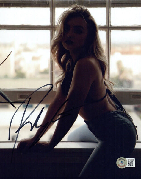 Peyton List Signed Autographed 8x10 Photo Cobra Kai Tory Nichols Beckett COA