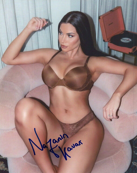 Nazanin Kavari Signed Autographed 8x10 Photo Sexy Model Beauty Vlogger COA